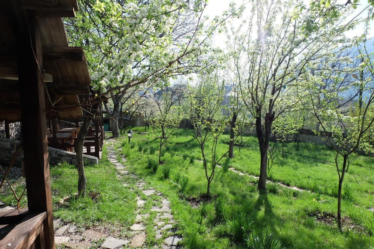 Dil Hill By Sam Bed and Breakfast Dilidzjan Buitenkant foto